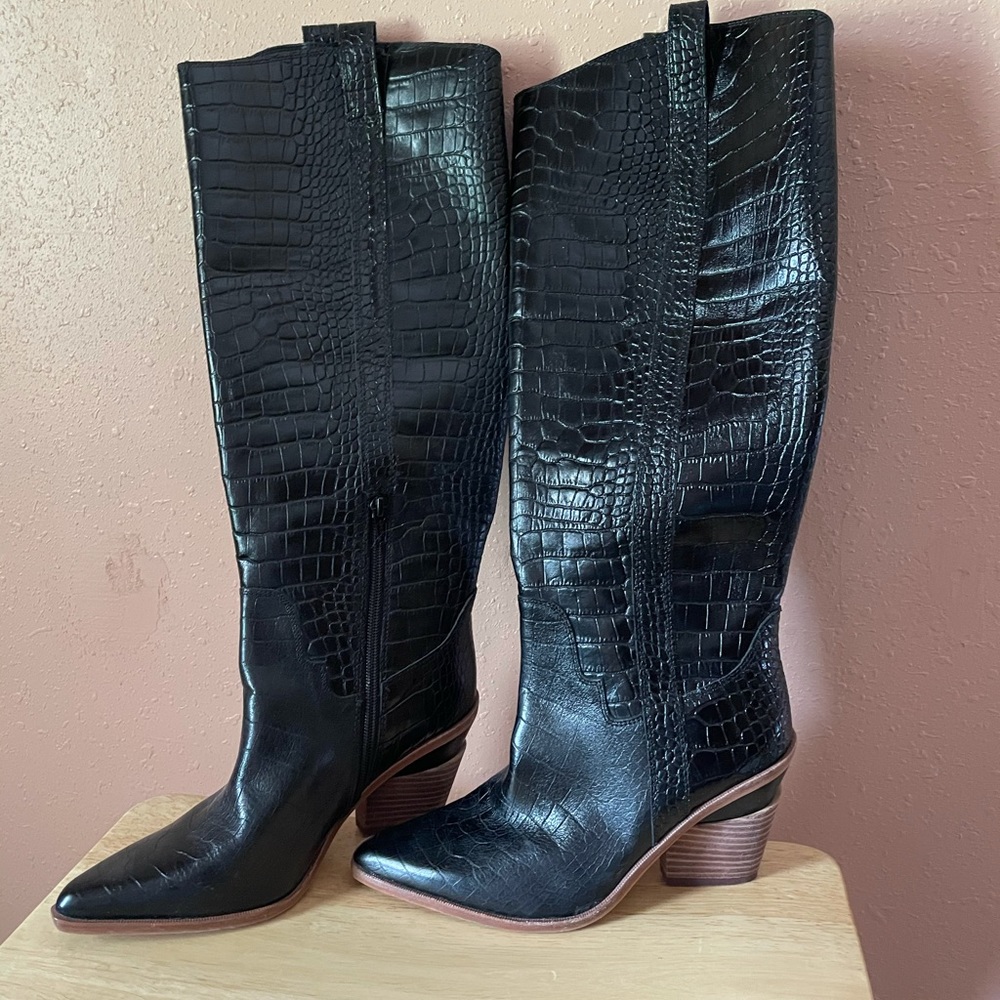 Gianni Bini black boots